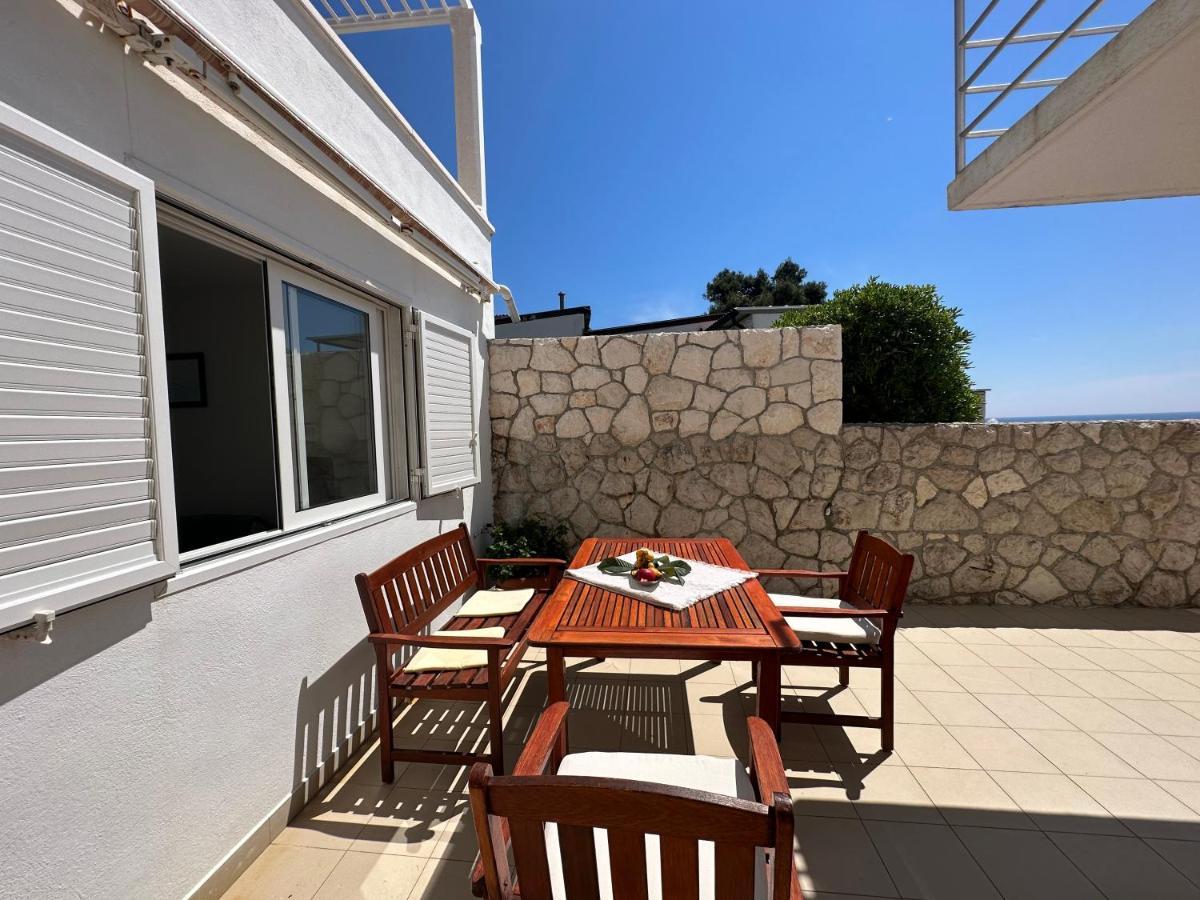 Porthos Apartmán *