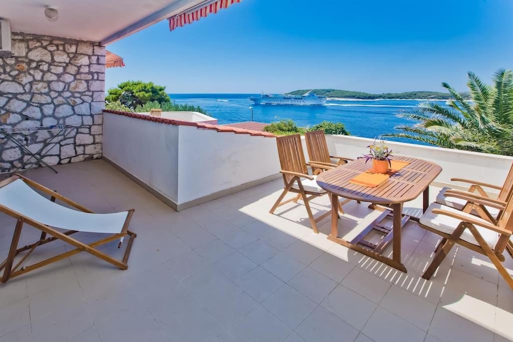 Porthos Hvar Town