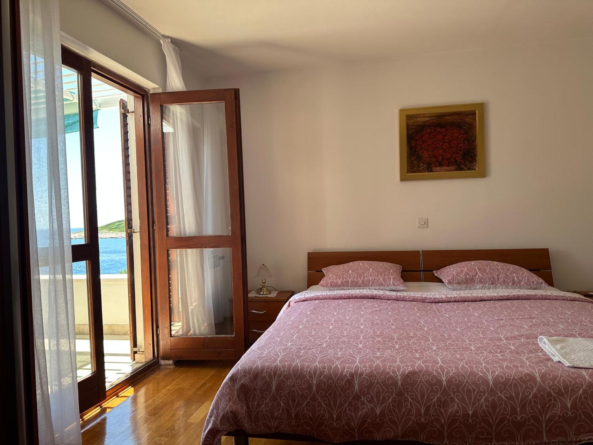 Porthos Apartmán